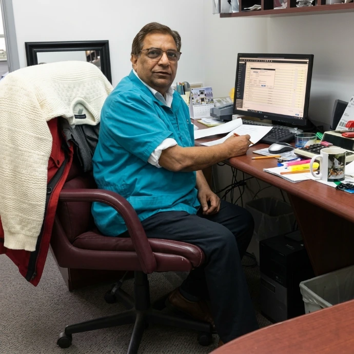 Dr Manohar Jain, DDS